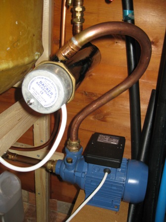 Pump and non-syphoning in-line heater